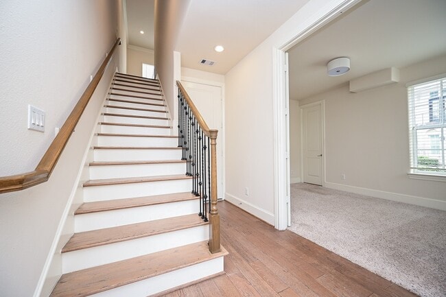 9546 London Bridge Station in Houston, TX - Building Photo - Building Photo