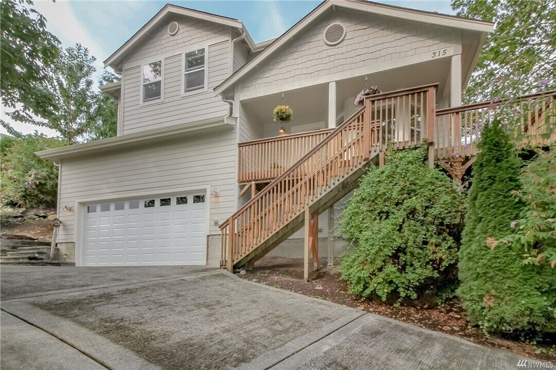 315 Stevens Ave NW in Renton, WA - Building Photo