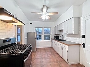 3365 E Scarborough Rd, Unit 2 in Cleveland Heights, OH - Foto de edificio - Building Photo