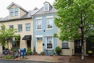 137 S Fairfax St in Alexandria, VA - Building Photo