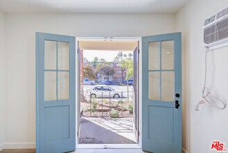 12349 Riverside Dr in Los Angeles, CA - Building Photo - Building Photo