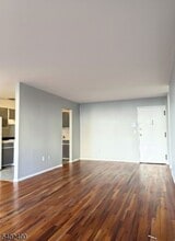 1102 W St Georges Ave in Linden, NJ - Building Photo - Building Photo