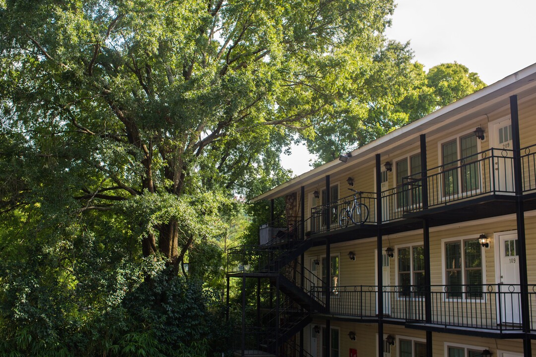 Mountain Crest in Birmingham, AL - Building Photo