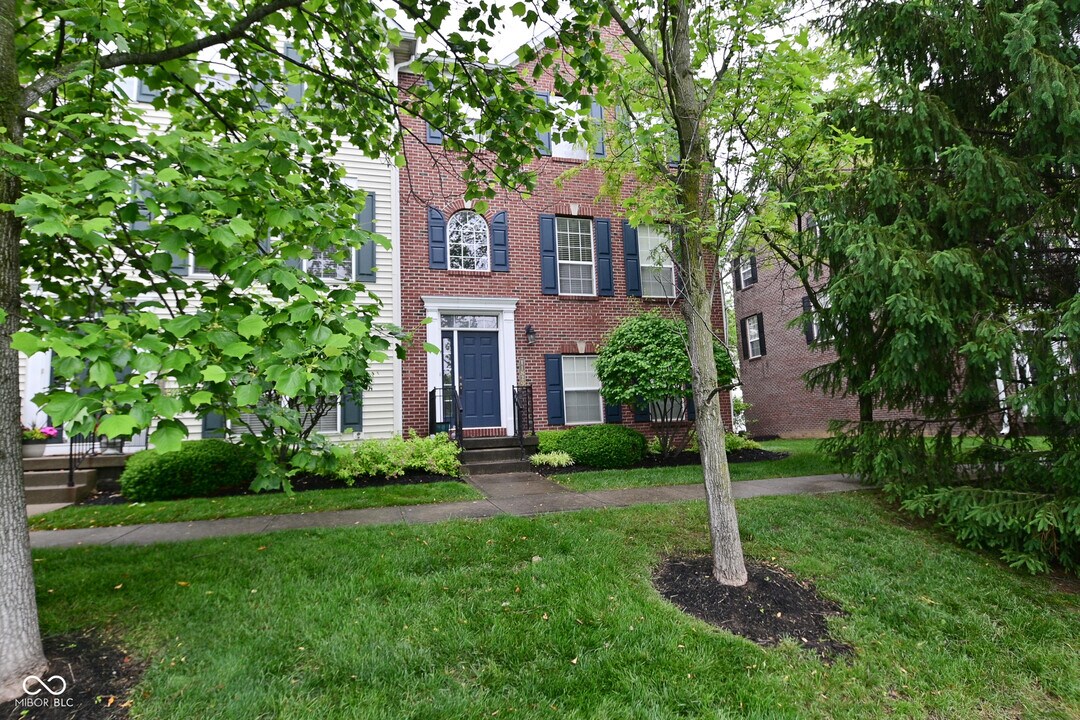 11829 Esty Way in Carmel, IN - Building Photo