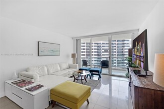 5161 Collins Ave, Unit 1101 in Miami Beach, FL - Building Photo - Building Photo