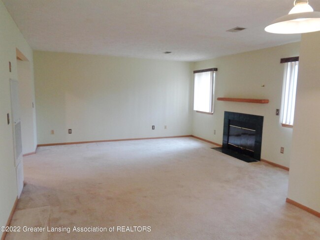 1111 Astwood Mews Ln, Unit 4 in St. Johns, MI - Building Photo - Building Photo