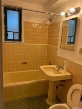 1950 E Tremont Ave-Unit -3E in Bronx, NY - Building Photo - Building Photo