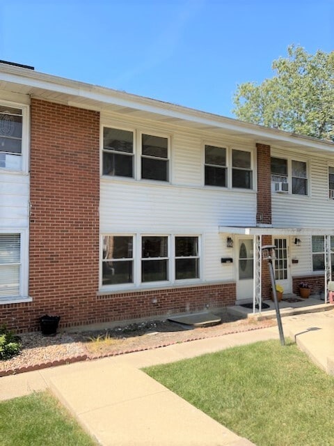 property at 553 Lynn Ct