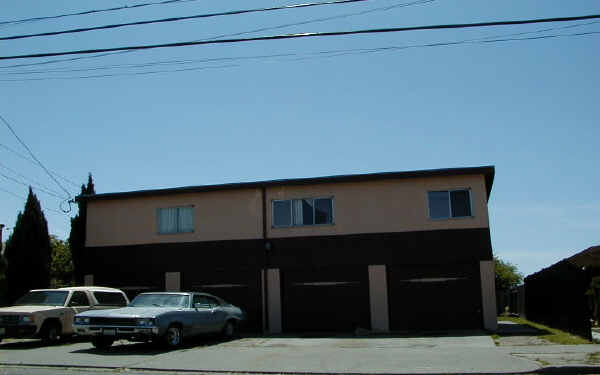 2320 Virginia Ave in Richmond, CA - Foto de edificio - Building Photo