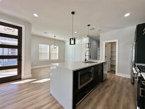 2444 Carmel St in Houston, TX - Foto de edificio - Building Photo