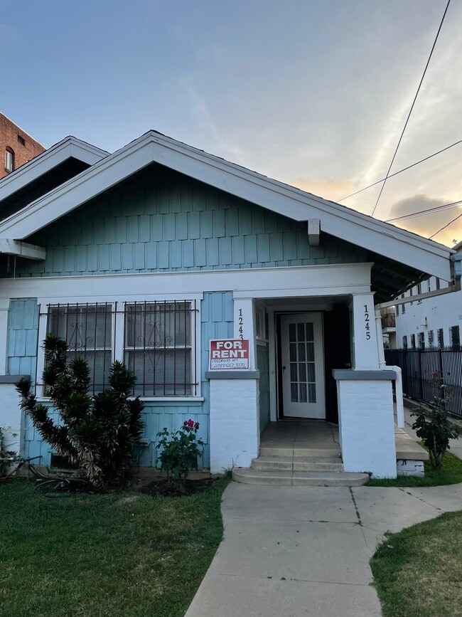 1243 N Edgemont St, Unit 1 Bedroom Apartment