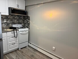 14 N 4th St in Holbrook, NY - Building Photo