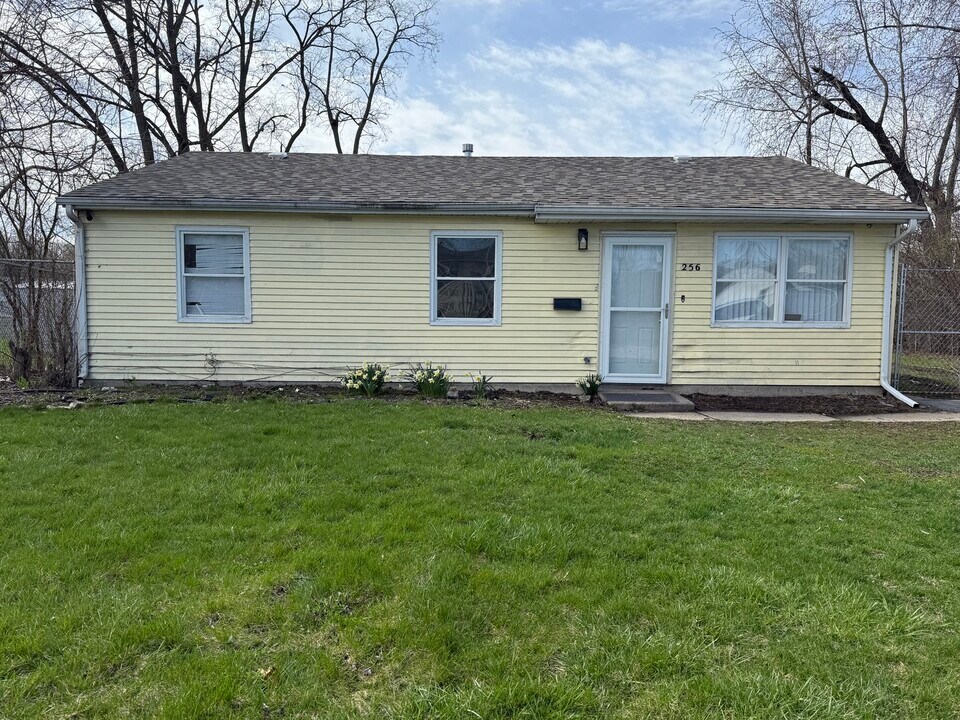 256 Plymouth Dr in Chicago Heights, IL - Building Photo