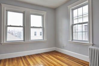 52 Mansfield St, Unit 1 in Somerville, MA - Building Photo - Building Photo