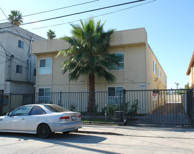 5509 Klump Ave in North Hollywood, CA - Foto de edificio - Building Photo