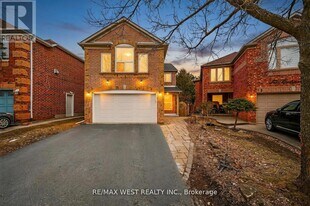 75 Forestgrove Cir in Brampton, ON - Building Photo