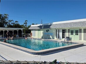 101 Oak Ln in Ft. Myers, FL - Building Photo - Building Photo