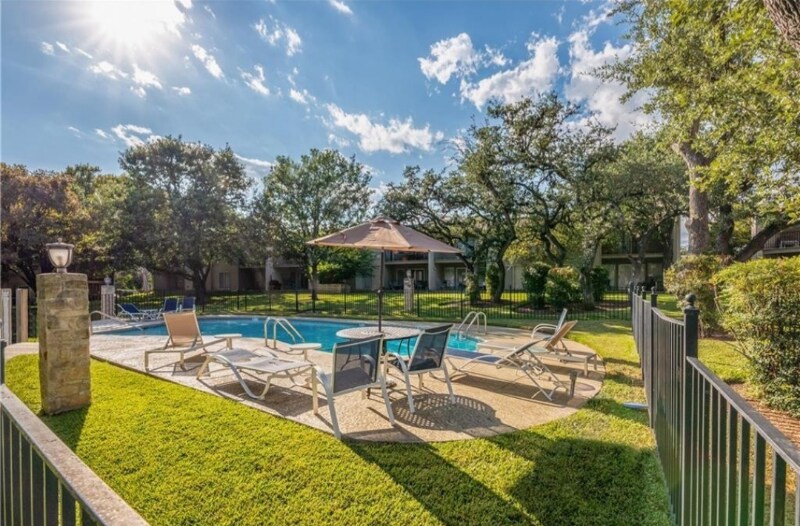 210 Lido St in Lakeway, TX - Building Photo