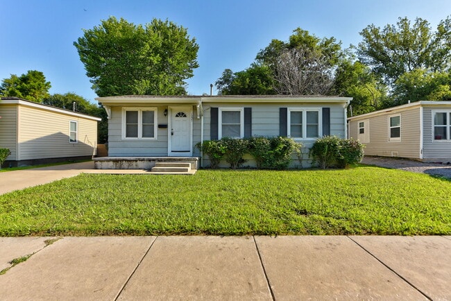 property at 1227 Iowa St
