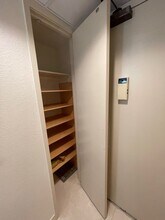 2499 Kapiolani Blvd, Unit Iolani Court Plaza in Honolulu, HI - Building Photo - Building Photo