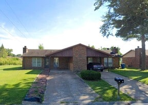 36 Kinney Dr in Belleville, IL - Building Photo