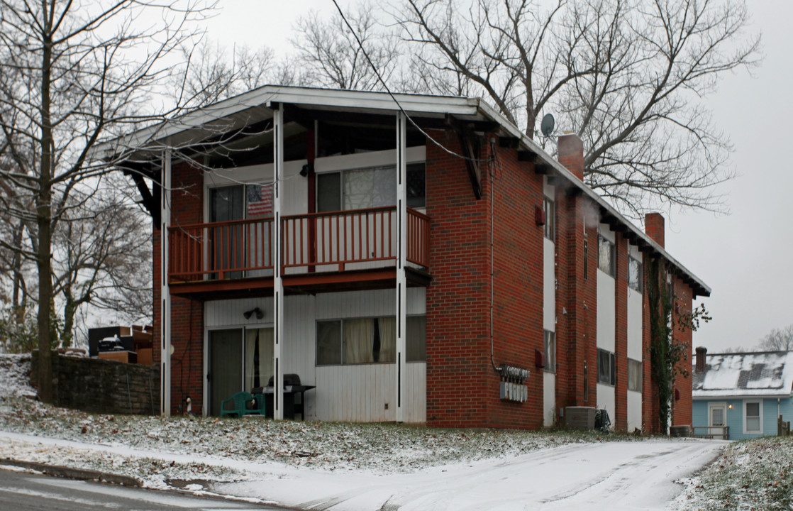 425 Pedretti Ave in Cincinnati, OH - Foto de edificio