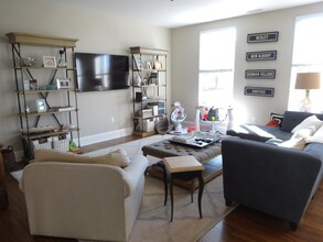 380 W Broadway, Unit 501 in Boston, MA - Building Photo - Building Photo