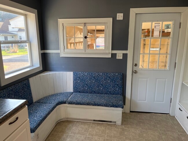 N139 McKay Ave in Spring Valley, WI - Foto de edificio - Building Photo