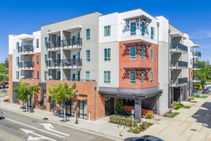 Main St Plaza in Roseville, CA - Building Photo
