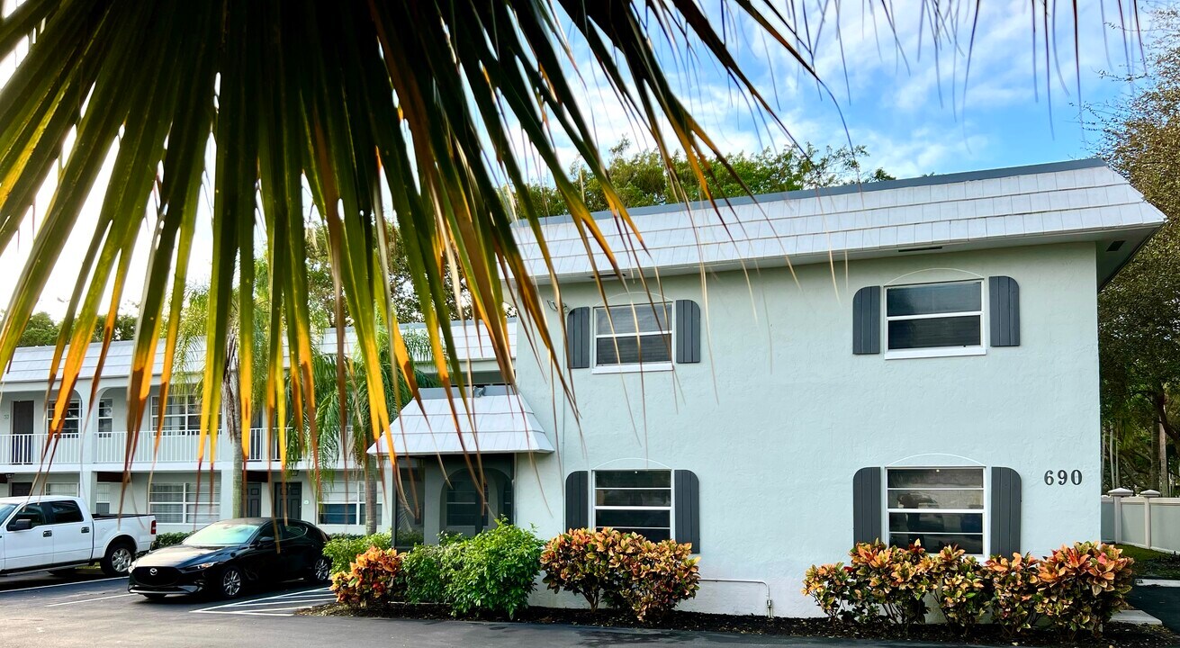 Caribbean Apartments in Boca Raton, FL - Building Photo