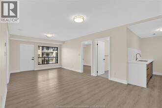 3340 Stella Crescent in Windsor, ON - Building Photo - Building Photo