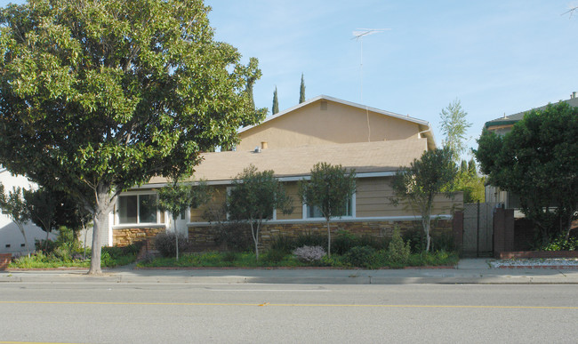 1265 W Campbell Ave in Campbell, CA - Foto de edificio - Building Photo