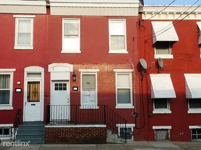 653 N 39th St in Philadelphia, PA - Building Photo