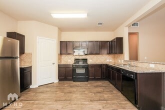 12213 Waterford Run Way in Manor, TX - Building Photo - Building Photo