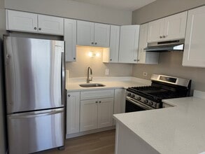 7033 W 99th St in Chicago Ridge, IL - Building Photo - Building Photo