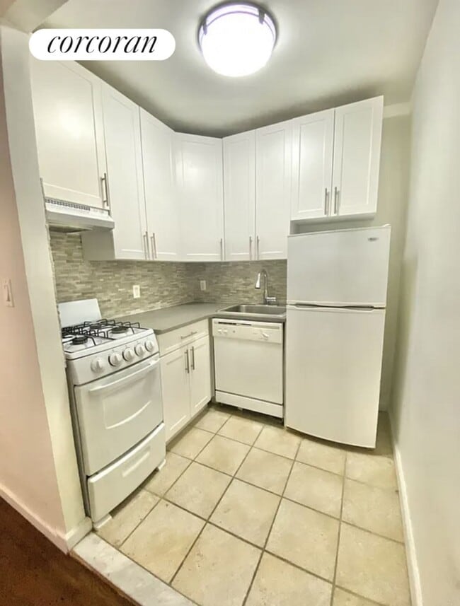 413 E 70th St in New York, NY - Foto de edificio - Building Photo
