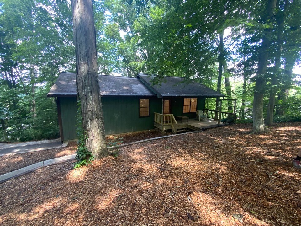 330 Melton Hill Dr in Clinton, TN - Building Photo