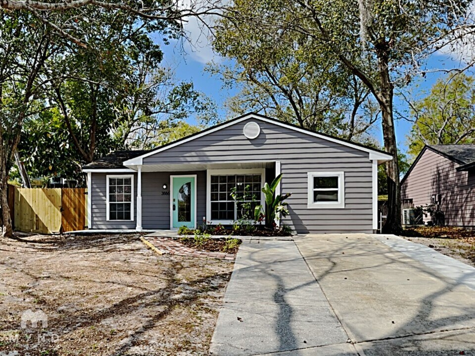 3886 Lake Shore Dr in Palm Harbor, FL - Building Photo