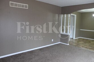 1343 SW Horizon Dr in Blue Springs, MO - Building Photo - Building Photo