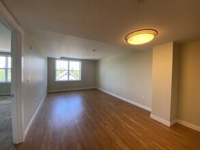 20 Pond St in Braintree, MA - Foto de edificio - Building Photo