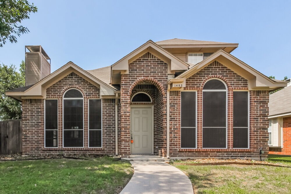 1453 Ridgecreek Dr in Lewisville, TX - Building Photo
