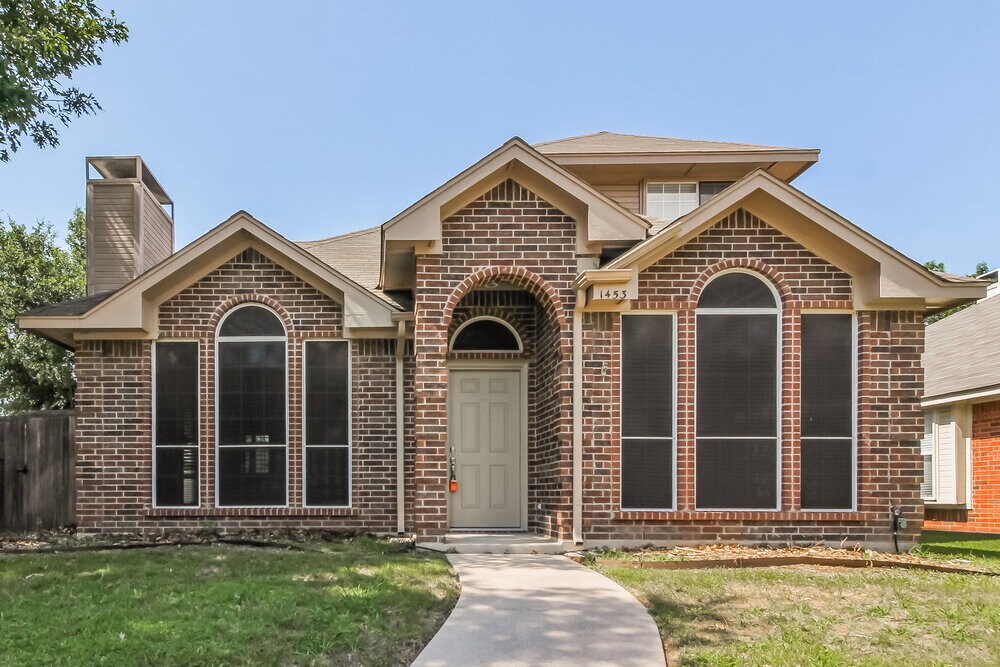 1453 Ridgecreek Dr in Lewisville, TX - Building Photo