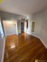 7 Grove St, Unit 2 in Boston, MA - Foto de edificio - Building Photo