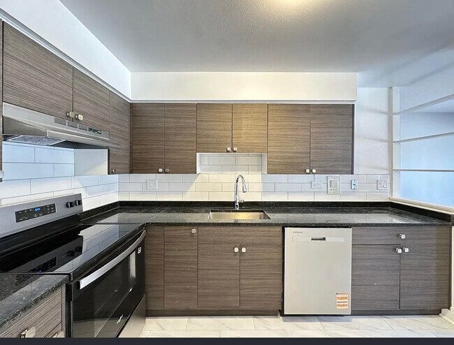 1653 Oakwood Ave, Unit 1639 Oakwwod - THREE Beds in Des Plaines, IL - Foto de edificio - Building Photo