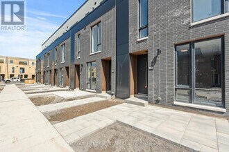 160 Everett Cmn in St Catharines, ON - Building Photo - Building Photo