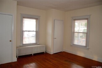 17 Crescent Dr in Huntington, NY - Building Photo - Building Photo