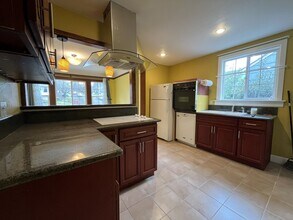 5535 SE Stark St in Portland, OR - Building Photo - Building Photo