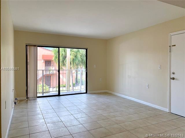 7060 NW 179th St-Unit -212 in Hialeah, FL - Building Photo - Building Photo