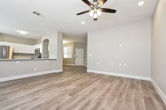 7648 Certitude Ave in Las Vegas, NV - Foto de edificio - Building Photo