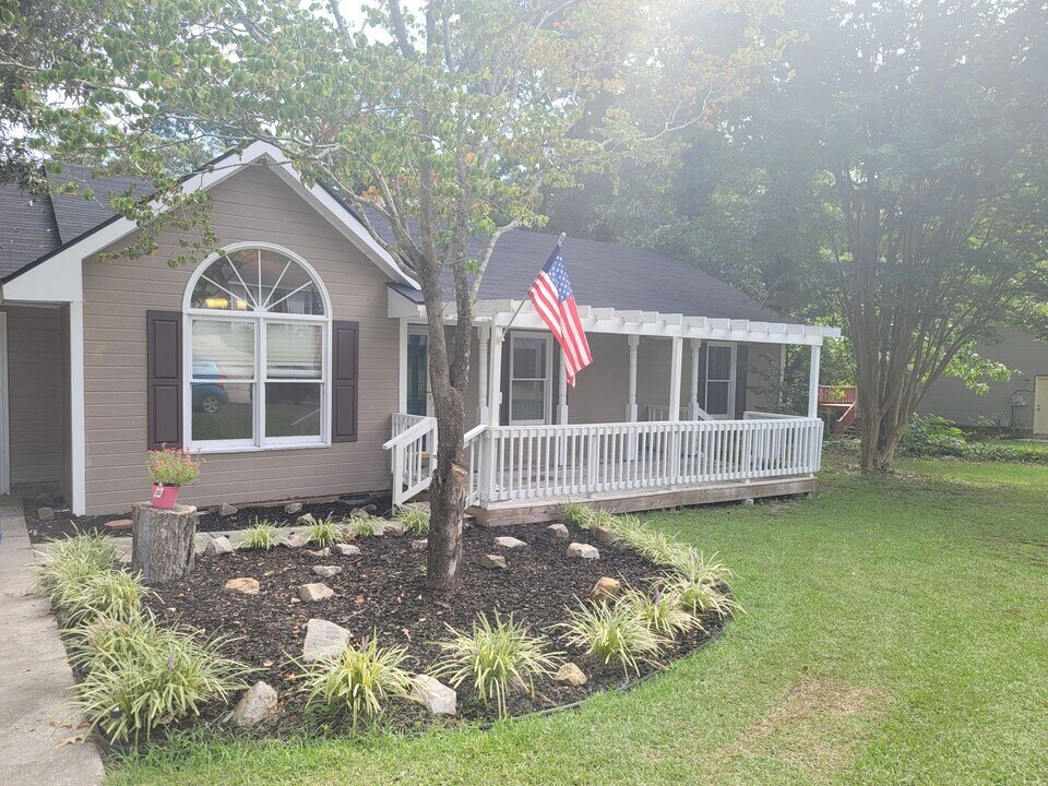 100 N Hillside Dr in Spring Lake, NC - Building Photo